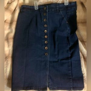 DTYNZ fashion jean skirt. Button closure with split at bottom. High waist skirt